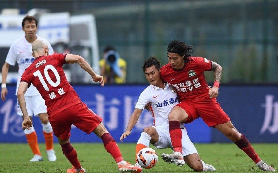 全场比赛结束，AC米兰2-3亚特兰大！